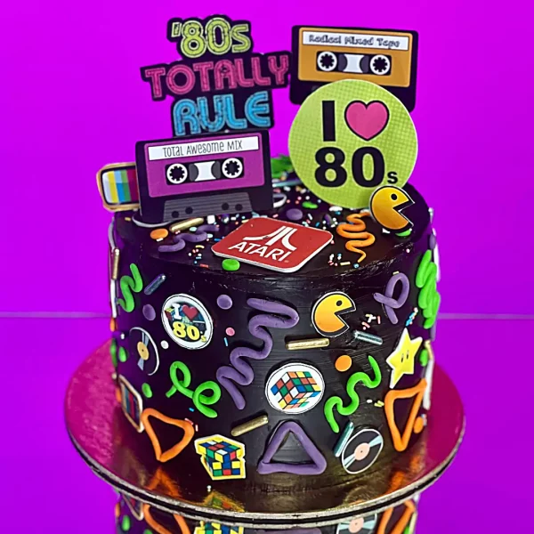 gâteau a la carotte pour commande d'un homme de 30 ans fun et différent sur le thème i love 80's
