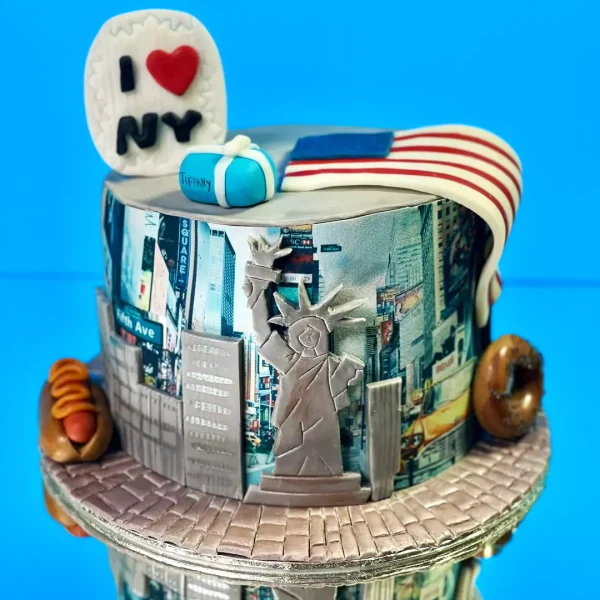 red velvet cake sur le thème new york et image comestible