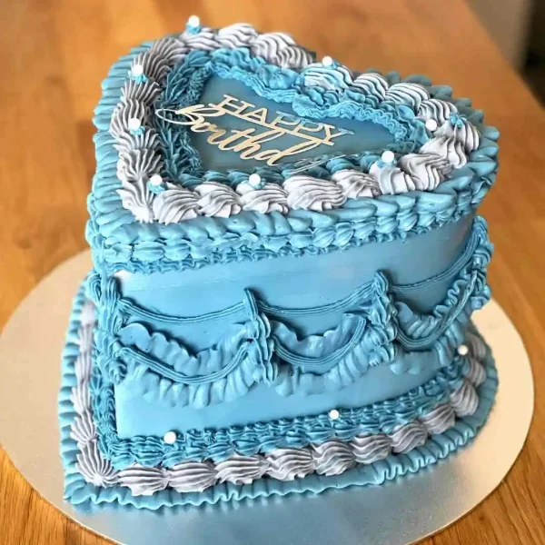 Gâteau Vintage Azur bleu avec design élégant et ludique, parfait pour les mariages, anniversaires, baby showers et fêtes d'entreprise à Genève et Lausanne. Création sur mesure de Natcake.