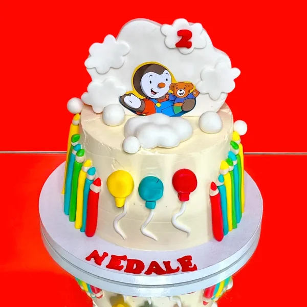 Gâteau personnalisé T'choupi pour anniversaires d'enfants à Genève et Lausanne. Création artisanale avec décorations colorées et figurines comestibles.