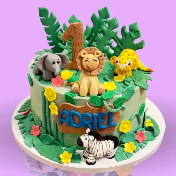 Gâteau jungle avec animaux en pâte à sucre, lion, éléphant, zèbre, pour anniversaire enfant, cake sur mesure Genève Lausanne.